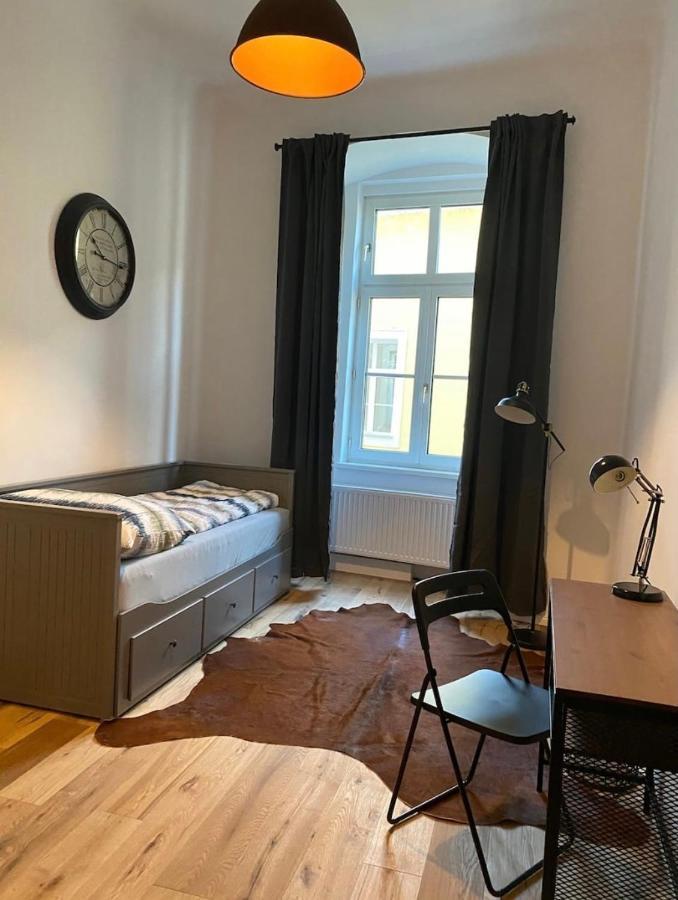 Industrial Apartment Schlossberg Linz Buitenkant foto