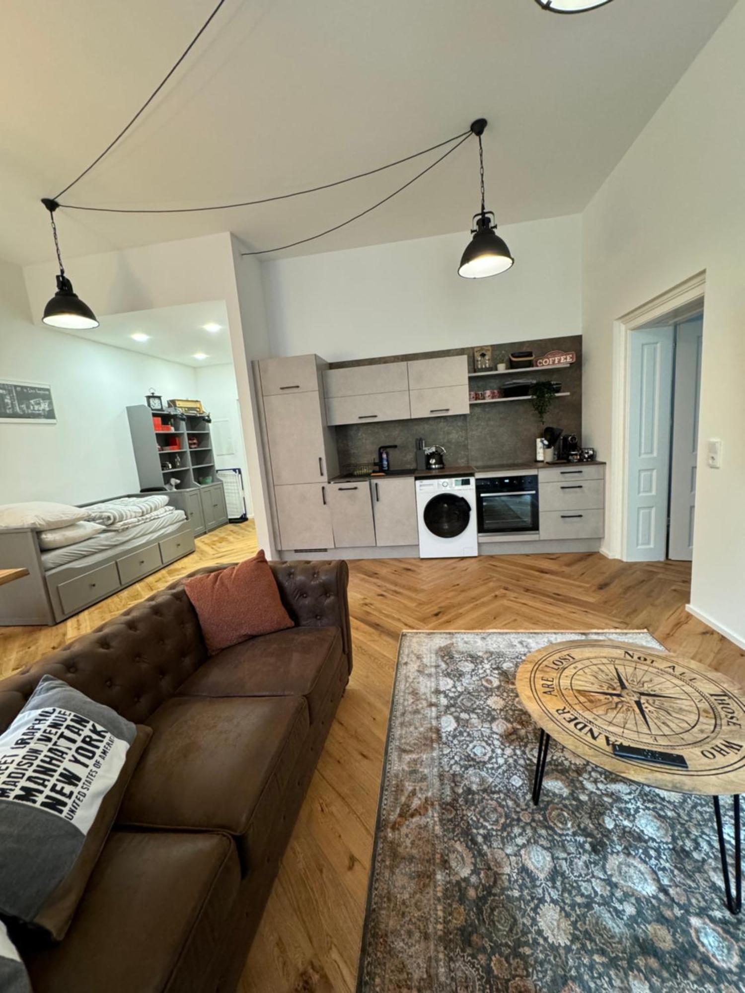 Industrial Apartment Schlossberg Linz Buitenkant foto